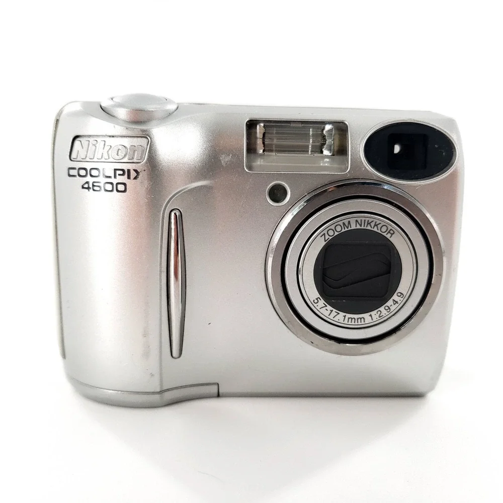 Nikon COOLPIX 4600 4.0MP Digital Camera Silver w/ Memory Card Tested & Works